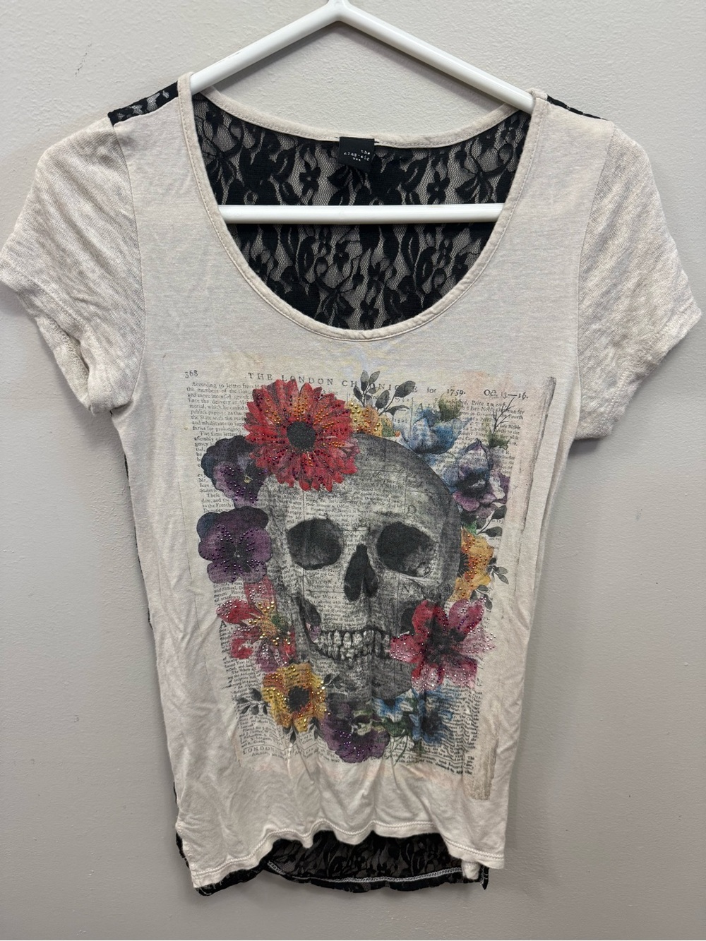The Clas-sic Cream Short-Sleeve Skull & Floral Tee with Lace Back Womens Medium